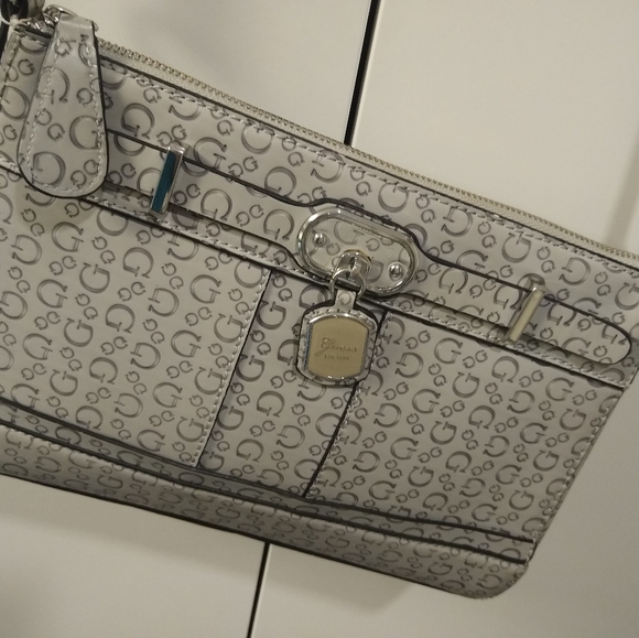 New Guess Shoulder Crossbody Purse, 8" H by 11" Length - Picture 13 of 14